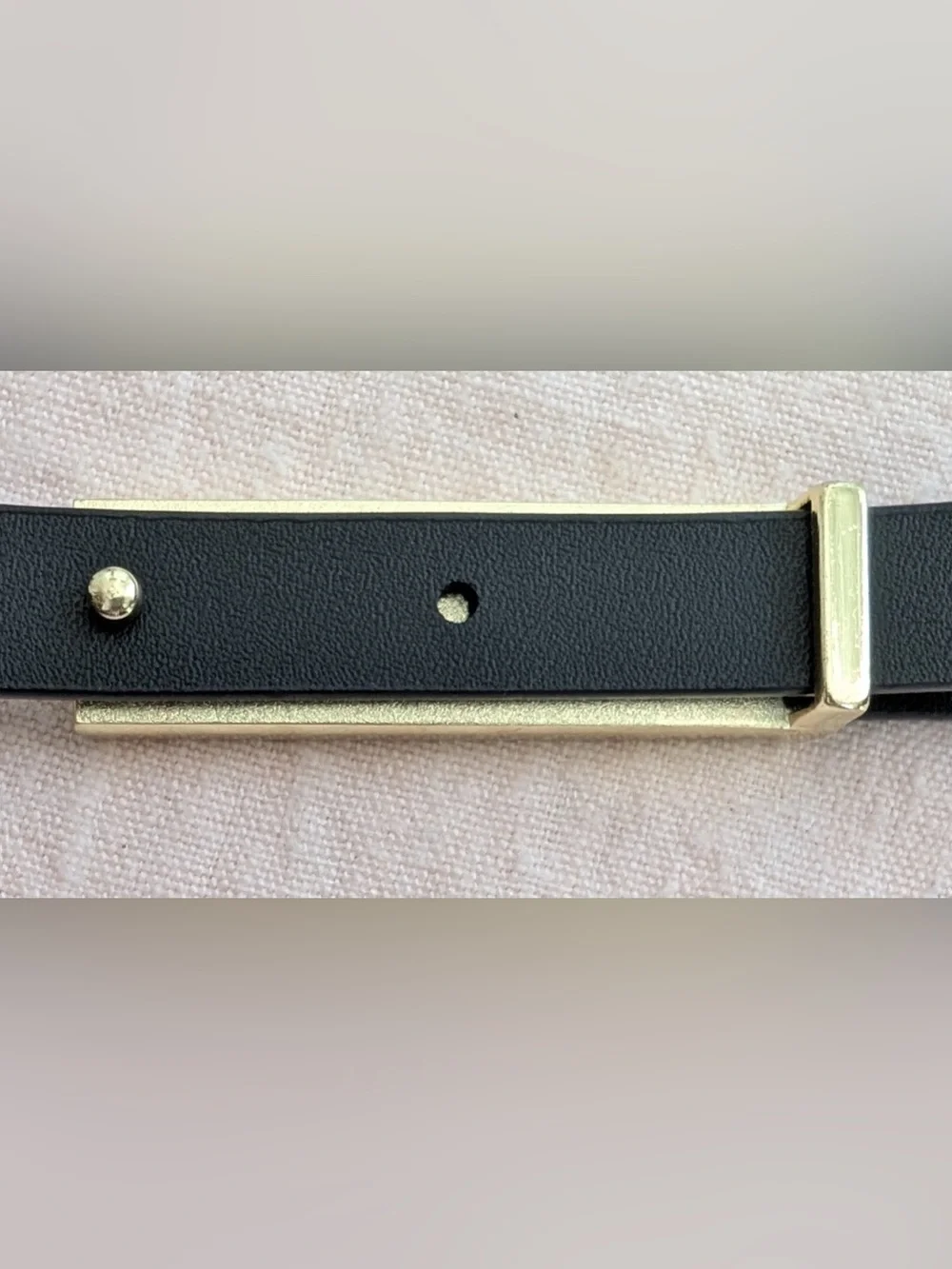 Jones New York Women’s Thin Black Gold Belt Size 6